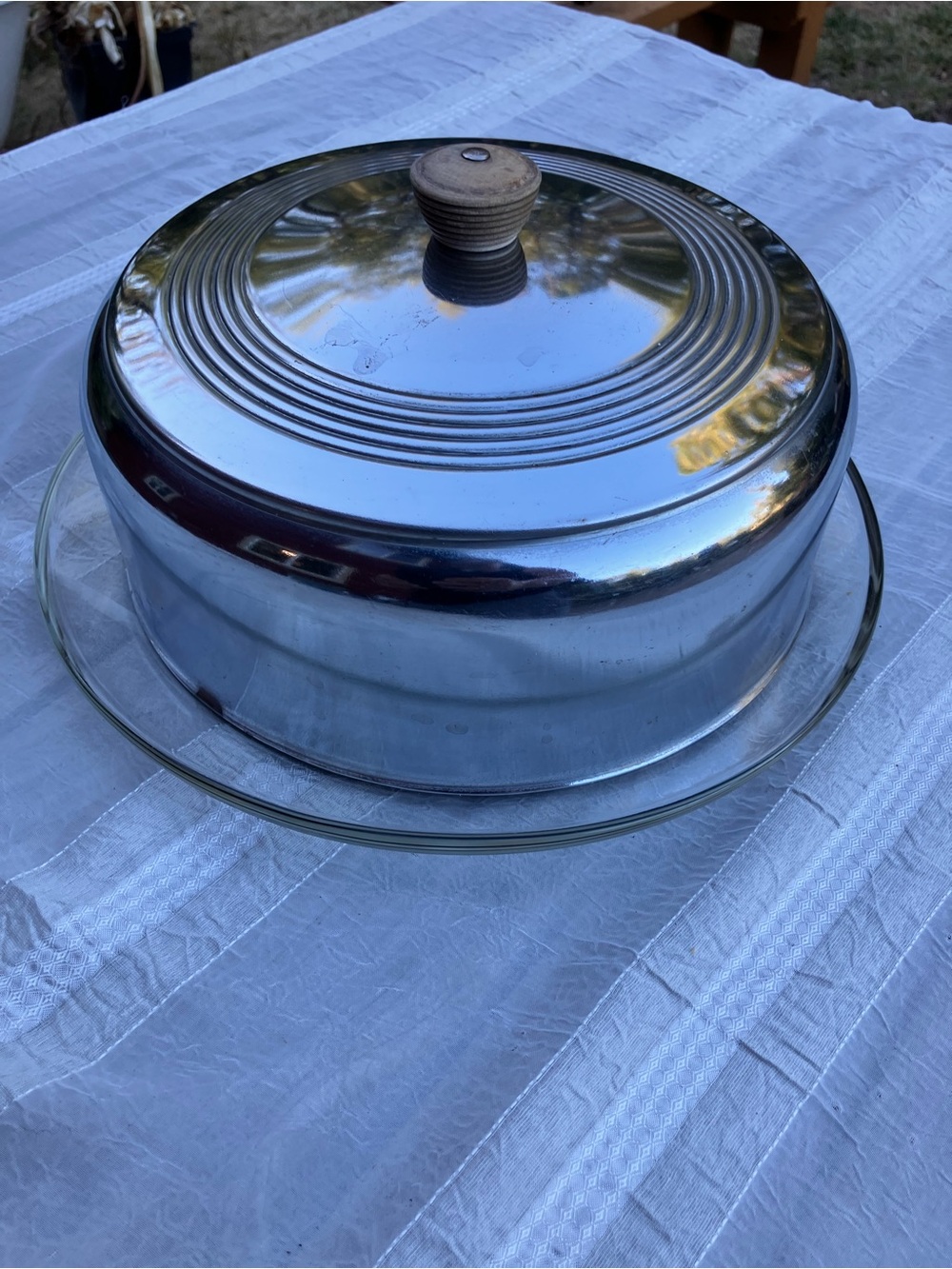 Cake safe stainless steel with Pyrex glass plate